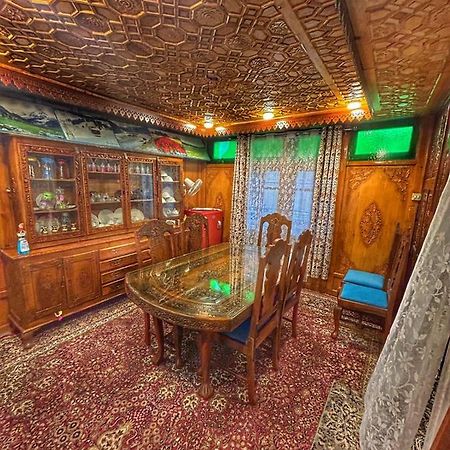 Exotic Young Shreen Houseboat Hotell Srīnagar Eksteriør bilde
