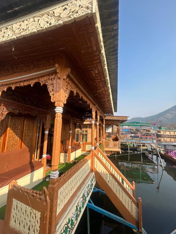 Exotic Young Shreen Houseboat Hotell Srīnagar Eksteriør bilde