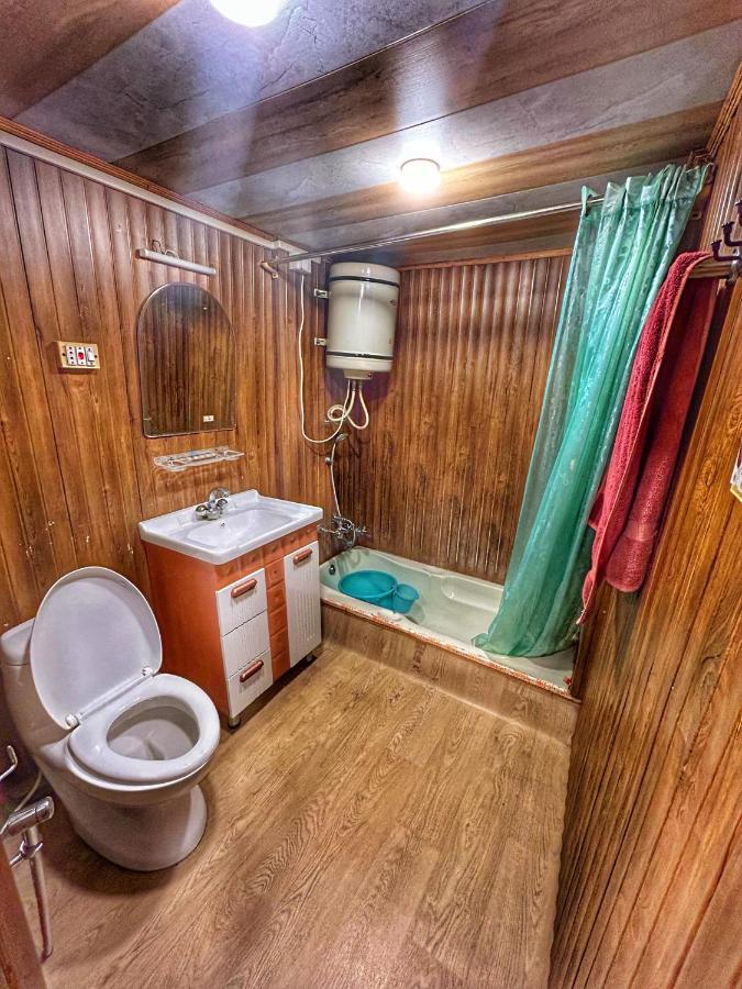 Exotic Young Shreen Houseboat Hotell Srīnagar Eksteriør bilde