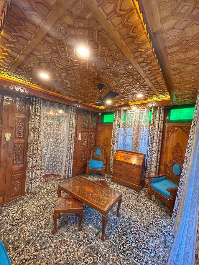 Exotic Young Shreen Houseboat Hotell Srīnagar Eksteriør bilde