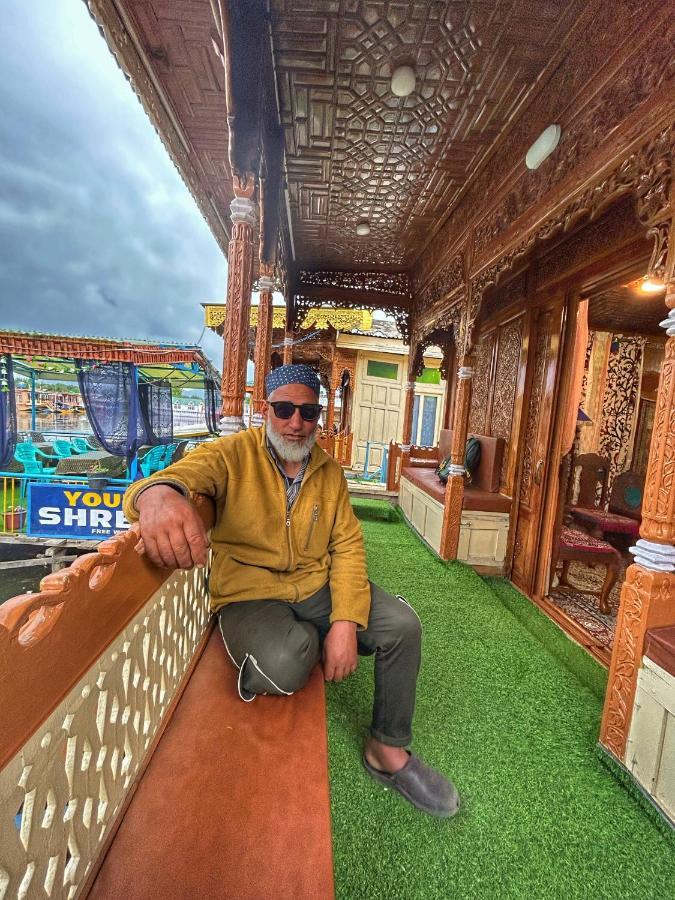 Exotic Young Shreen Houseboat Hotell Srīnagar Eksteriør bilde