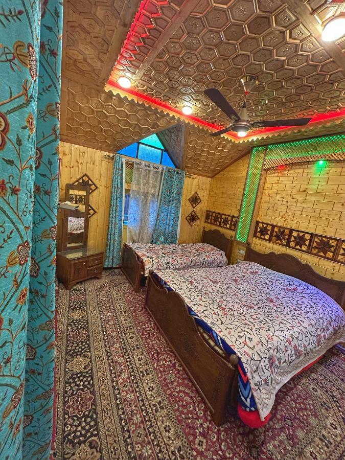 Exotic Young Shreen Houseboat Hotell Srīnagar Eksteriør bilde